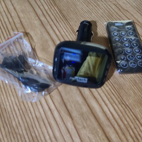Nexxtech car FM Transmitter with remote (AS IS) - Picture 2 of 7